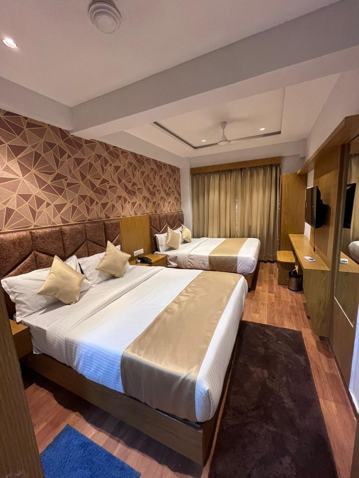 Hotel Phoniex Ahmedabad Cameră foto