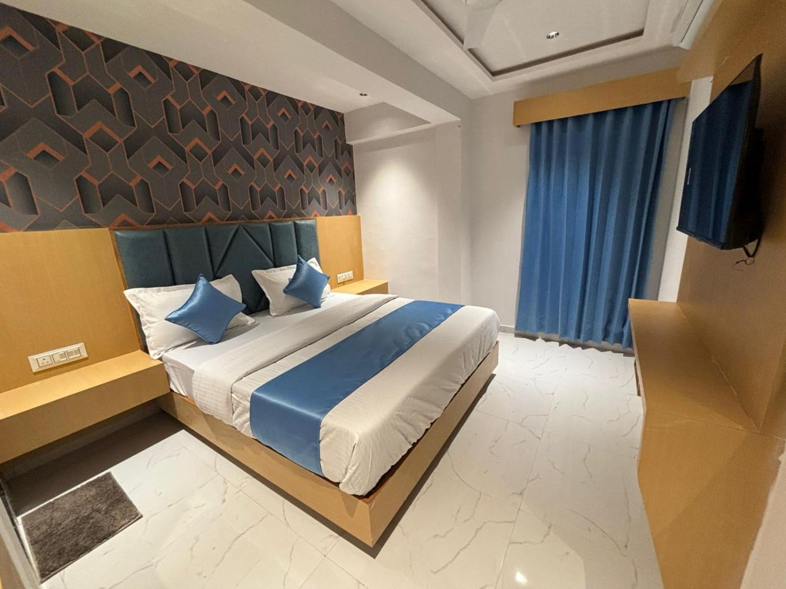 Hotel Phoniex Ahmedabad Exterior foto